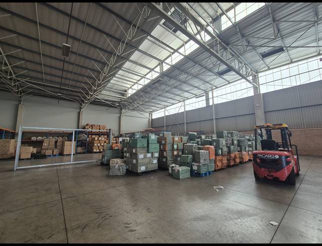2,495M² WAREHOUSE TO LET IN GOSFORTH PARK
